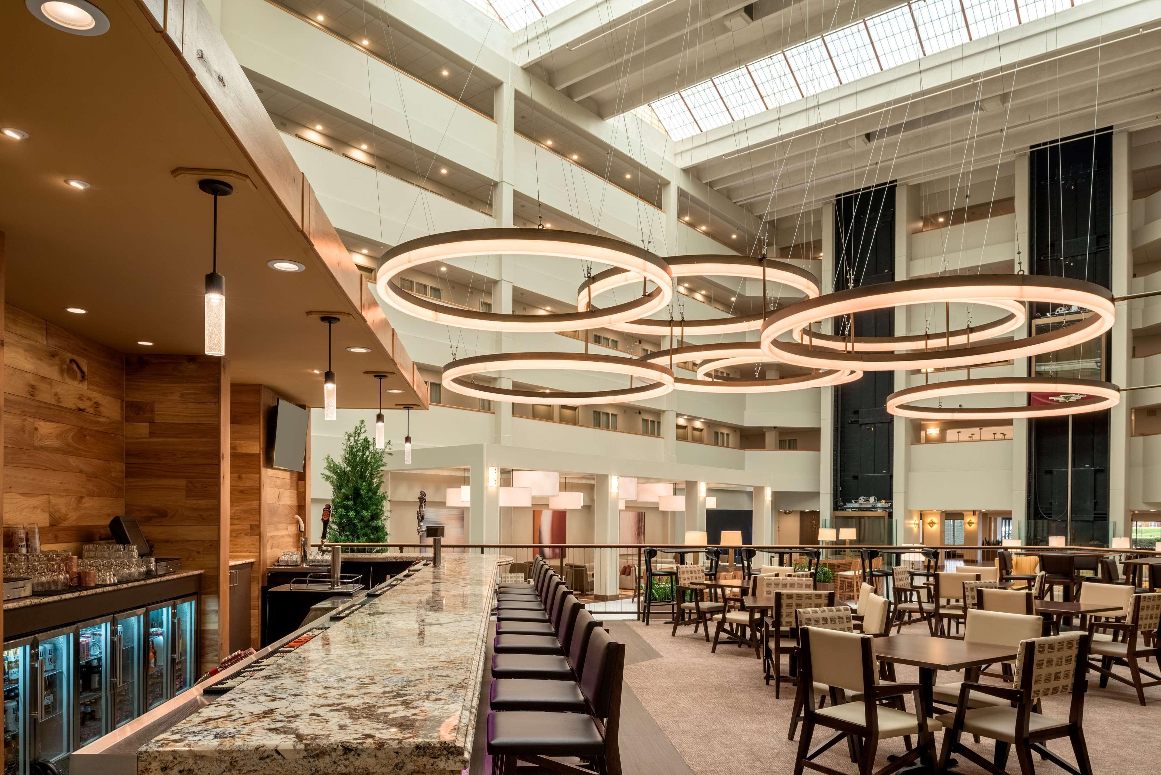 Embassy Suites By Hilton Milwaukee Брукфілд Екстер'єр фото