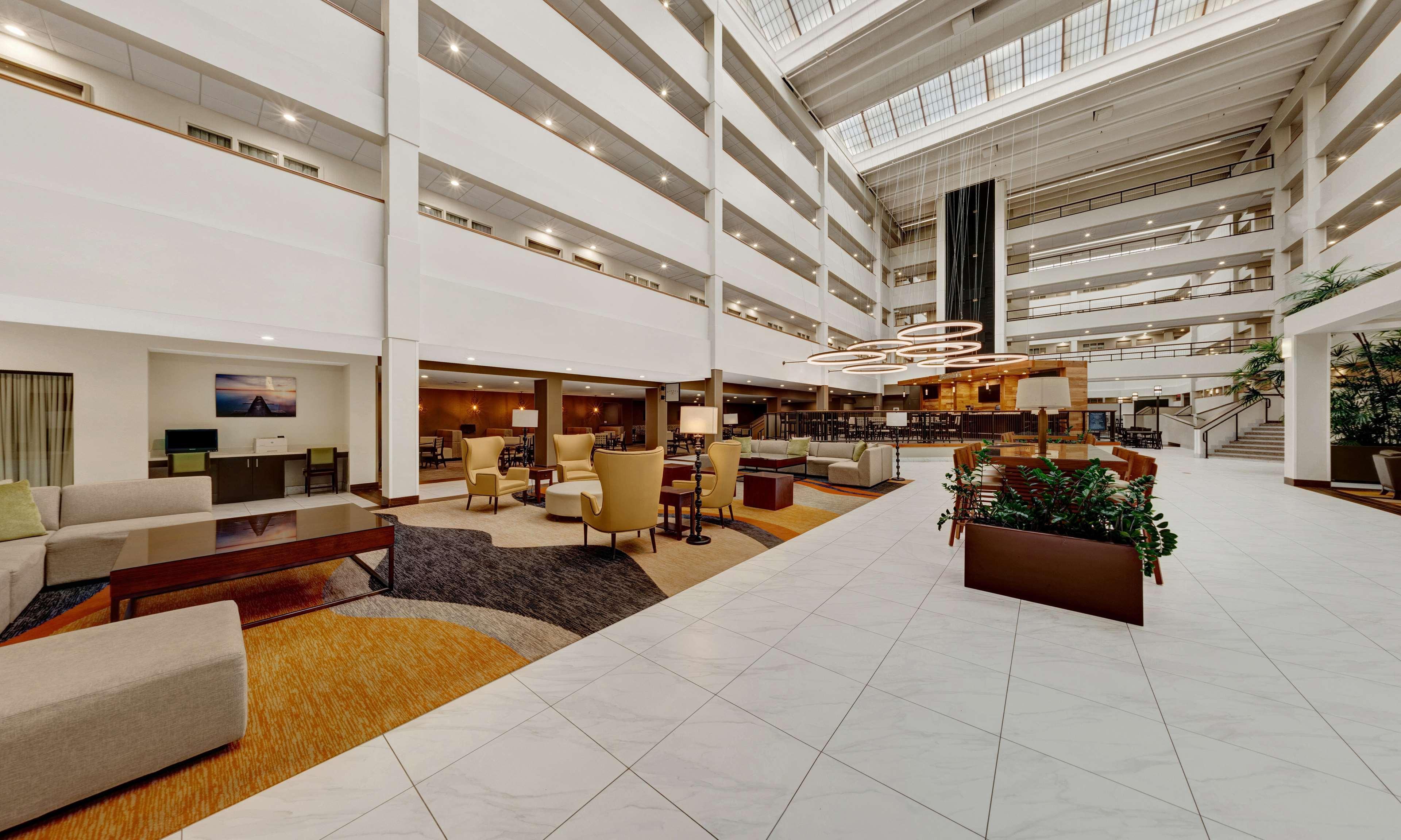 Embassy Suites By Hilton Milwaukee Брукфілд Екстер'єр фото