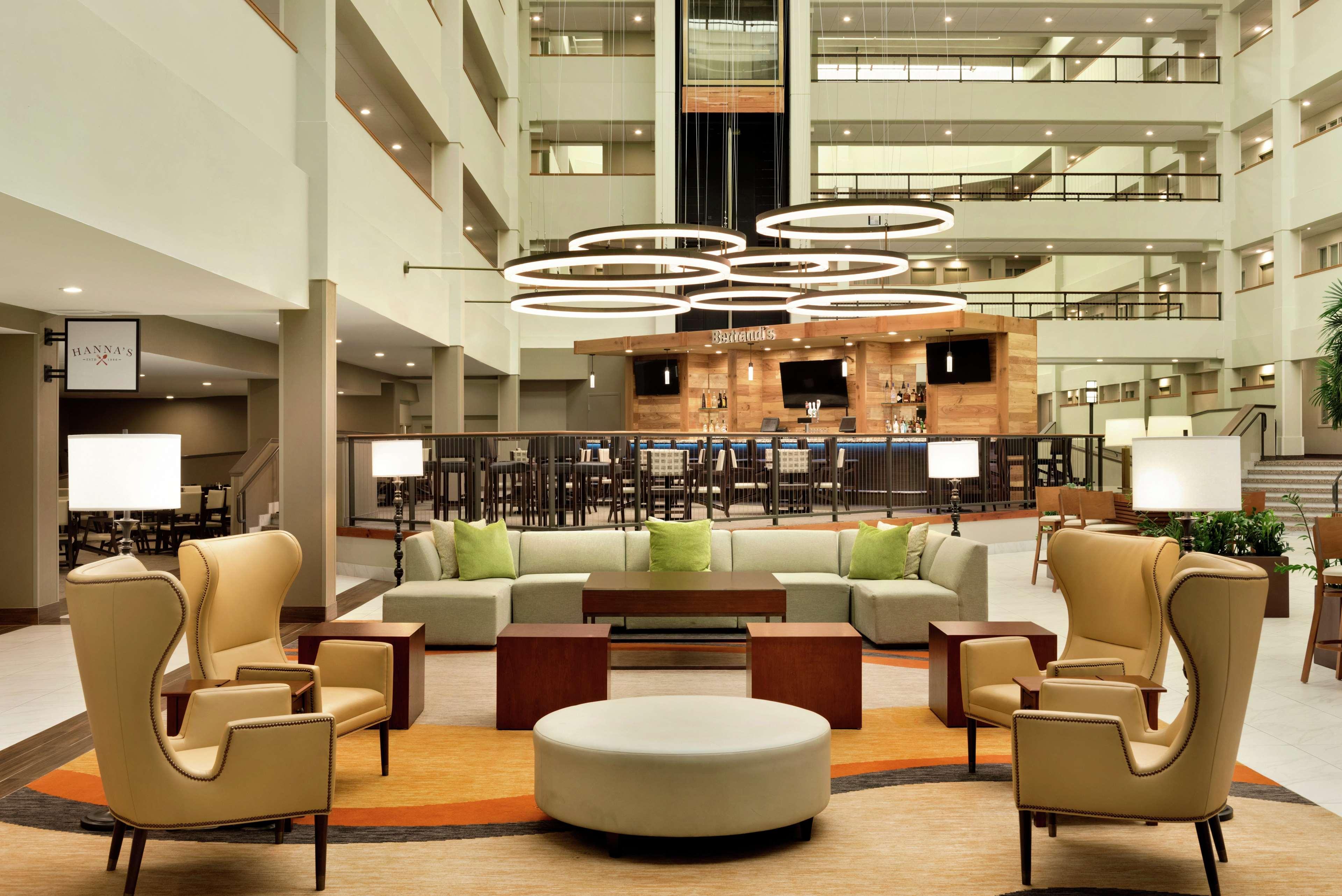 Embassy Suites By Hilton Milwaukee Брукфілд Екстер'єр фото