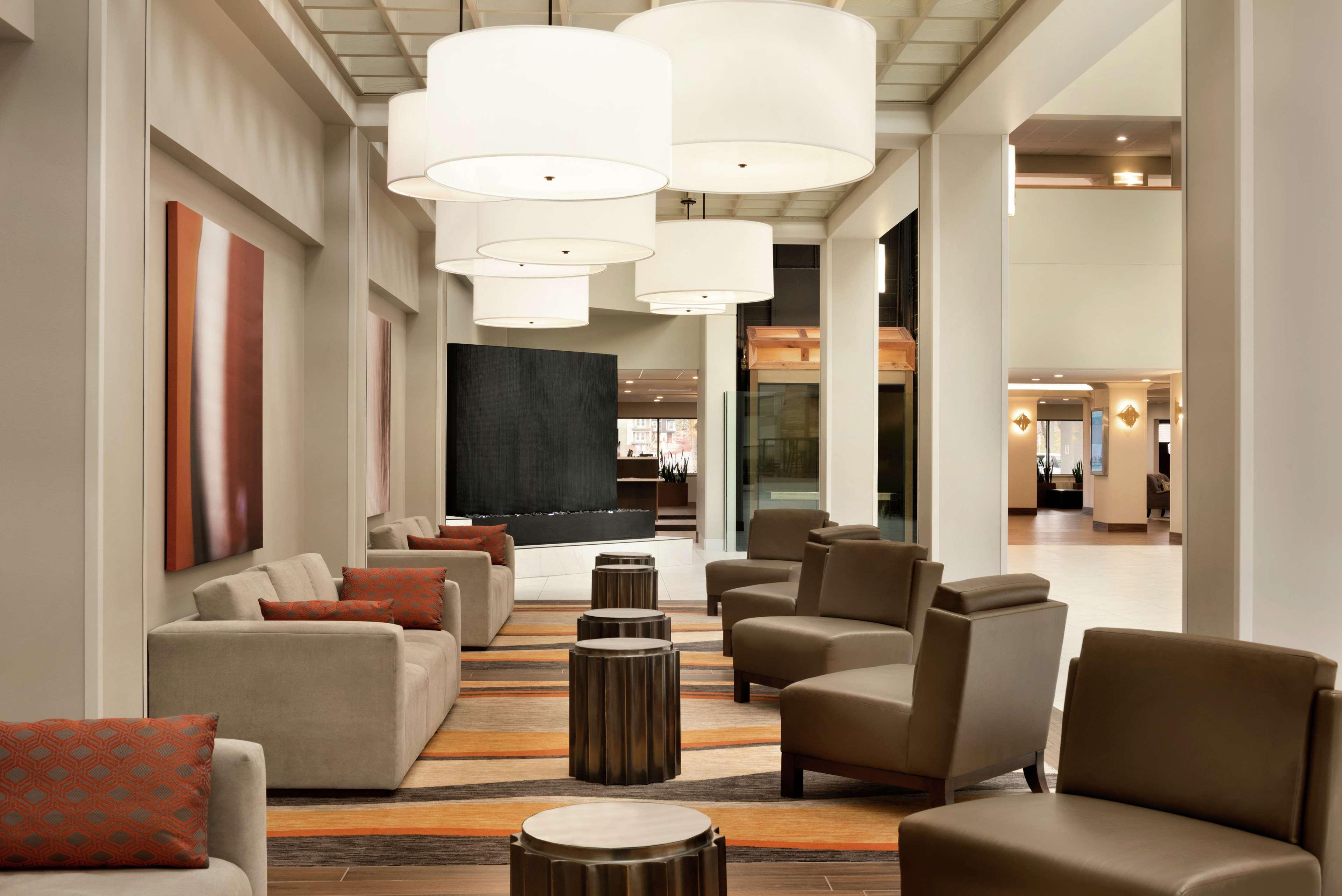 Embassy Suites By Hilton Milwaukee Брукфілд Екстер'єр фото